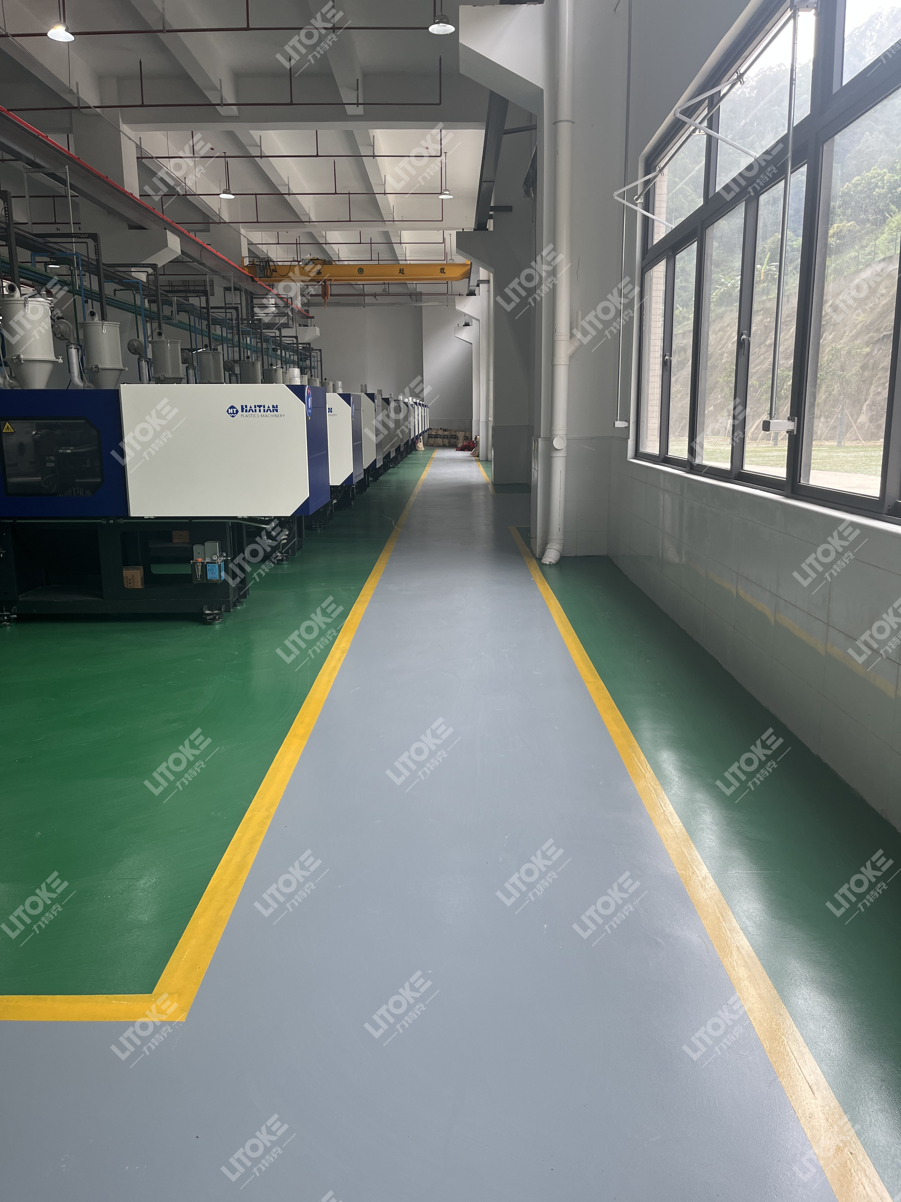 車間地面起灰起砂煩死人？用聚氨酯超耐磨地坪一步到位解決